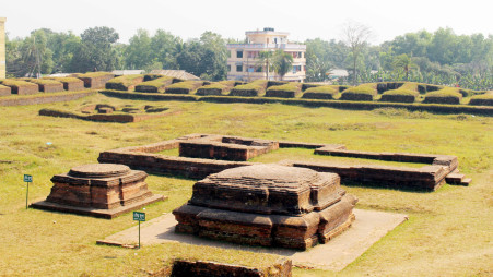 Central courtyard of Shalban Vihara